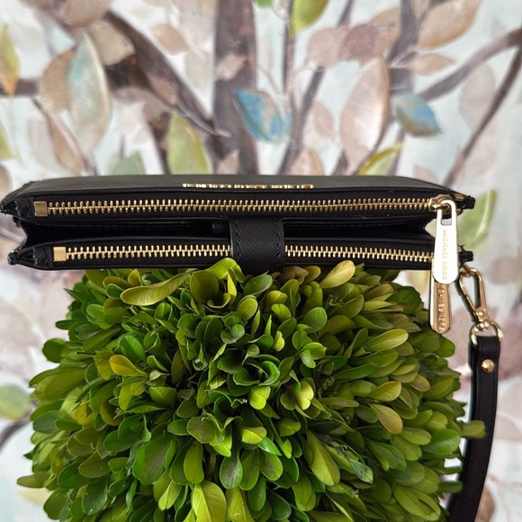 MICHAEL KORS SAFFIANO 🖤BLACK🖤 LEATHER MEDIUM SATCHEL BAG & WALLET SET 🌟EUC🌟 - Picture 13 of 17